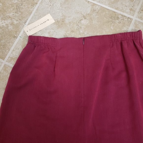 Melrose Studio Red skirt sz large - Picture 4 of 8